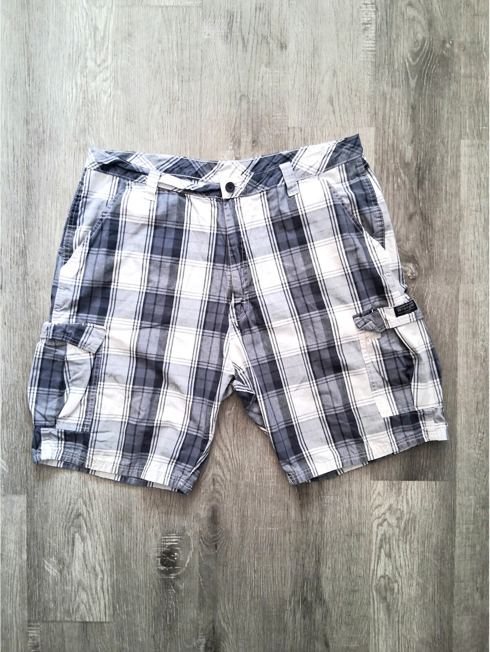 Wrangler Men's Lg 36x8 Blue and White Casual 100% Cotton Relaxed Cargo Shorts